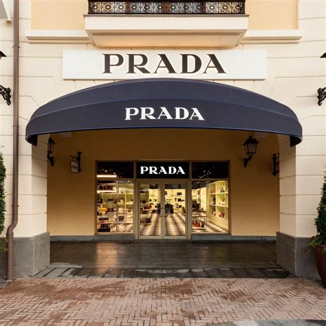 prada outlet rome opening hours